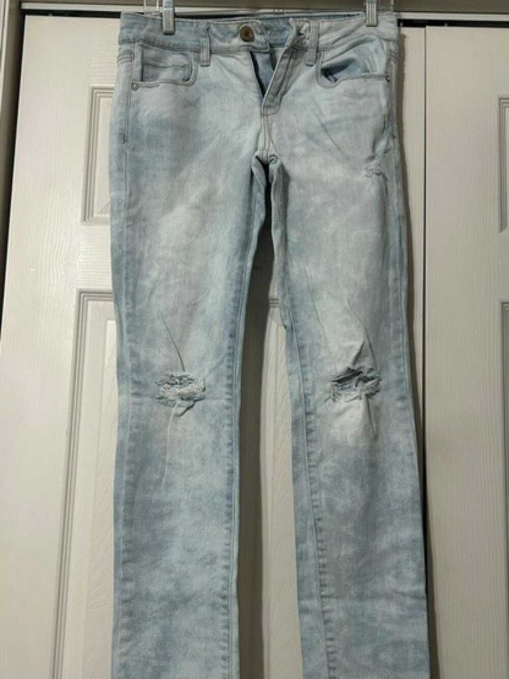 American Eagle light-wash distressed stretch skinny jeans (8)
